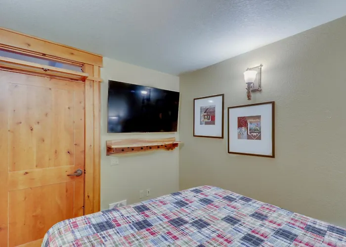 Ski-In/Ski-Out Whitefish Escape W/ Balcony!
